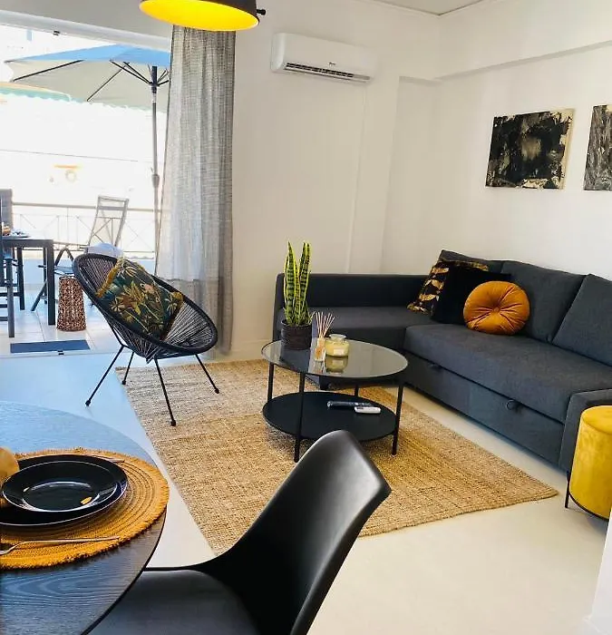 2 Bd Top Floor Aprt With Acropolis View-1