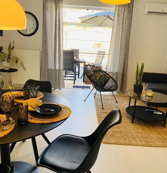 2 Bd Top Floor Aprt With Acropolis View-1
