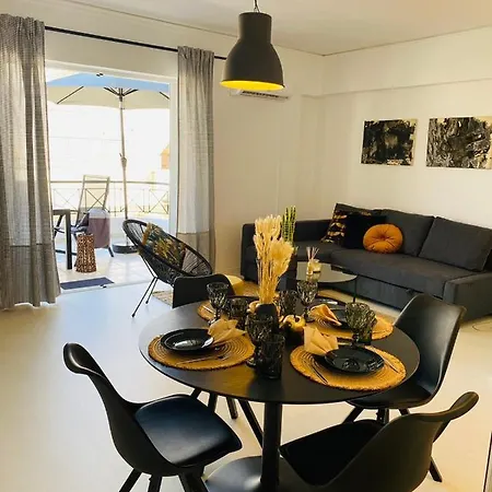 2 Bd Top Floor Aprt With Acropolis View-3